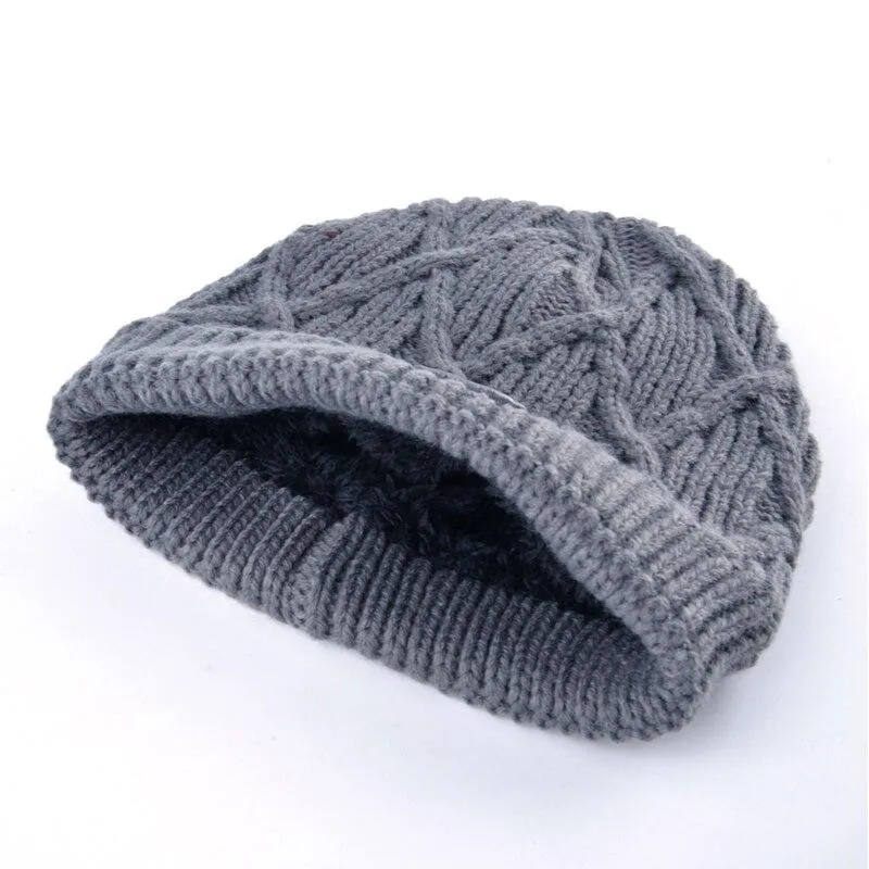 Autumn Winter Fashion Warm Knitted Striped Beanies for Men and Women