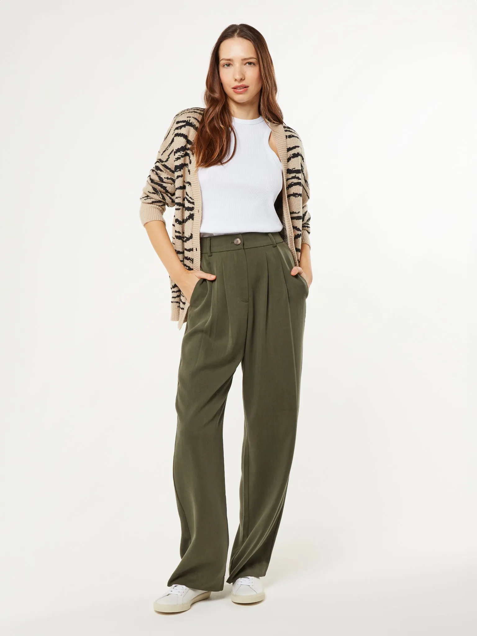 Cinnamon Straight Leg Trousers in Khaki