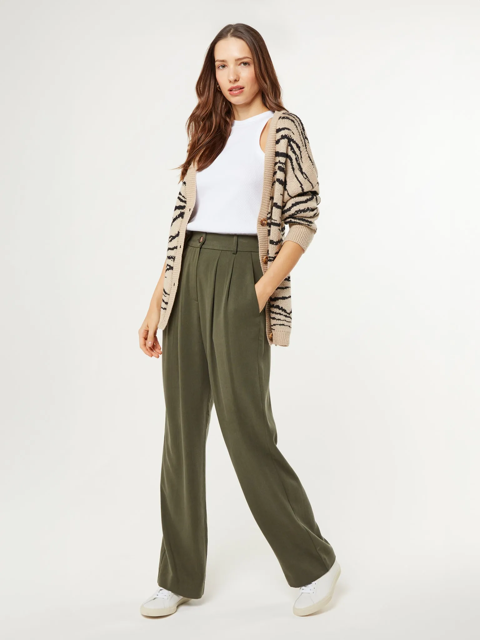 Cinnamon Straight Leg Trousers in Khaki