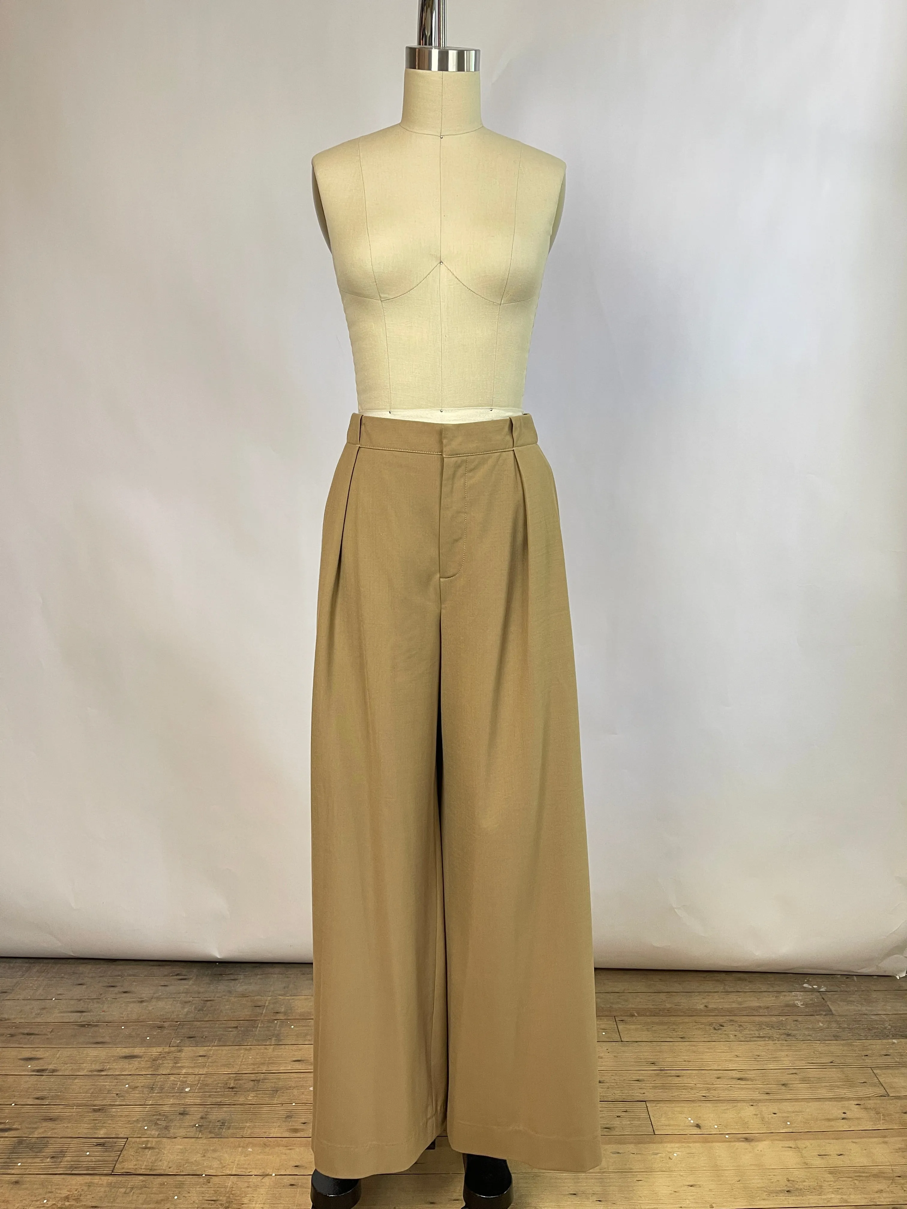 Closed Khaki Trousers (31/12)