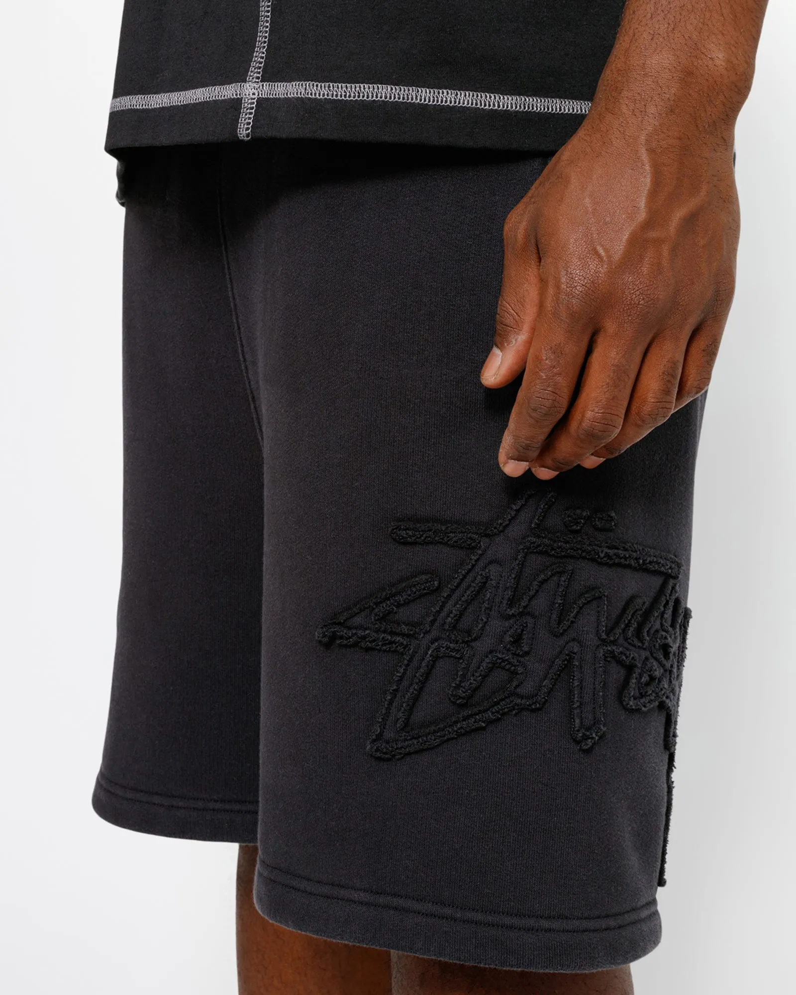 FLEECE SHORT TONAL APPLIQUE