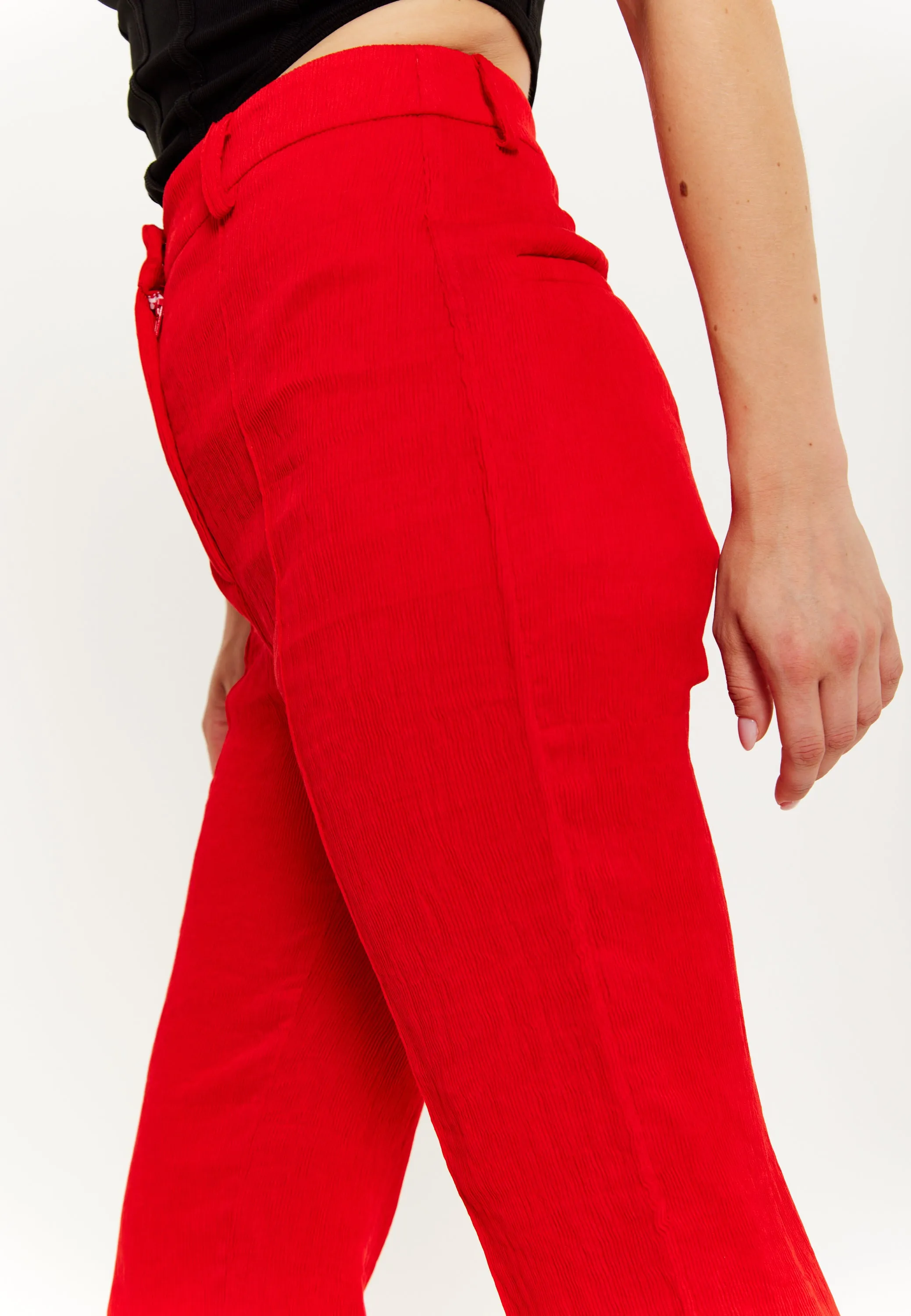 Sure, heres an optimized product title with modifiers:

Stylish Red Flare Trousers by House of Holland for a Bold Fashion Statement